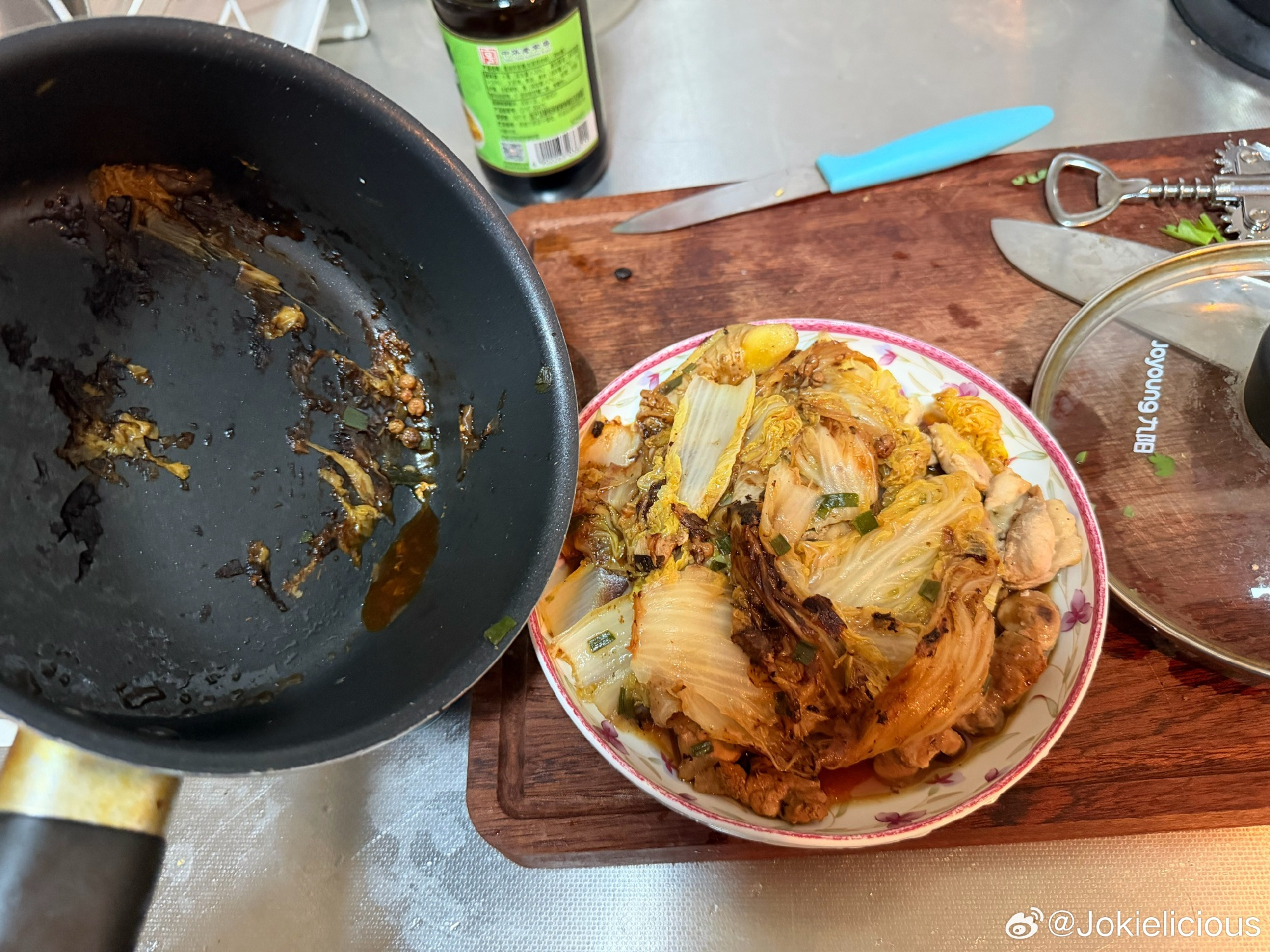 🔻《阿jo做饭故事之十二》 🔻阿jo今天煮鸡腿肉配娃娃菜，没加水。🔻锅是那
