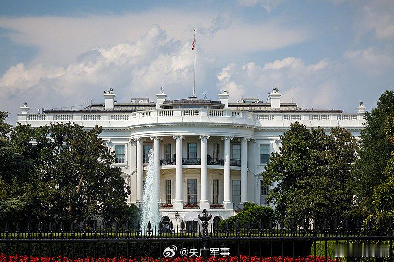 拜登签署2025财年国防授权法案 【 美国军费支出提升至约8950亿美元 】当地