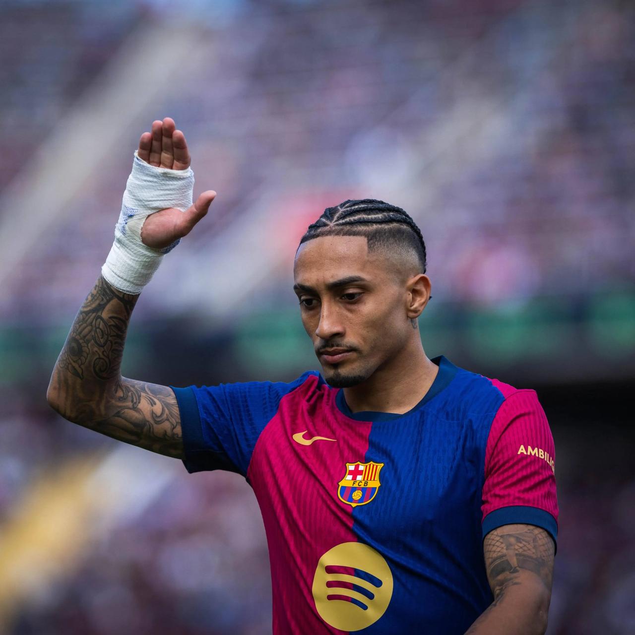 巴萨真难，拉菲尼亚去国家队比赛后又一次受伤了，右大腿股二头肌受伤将会缺席5周，巴