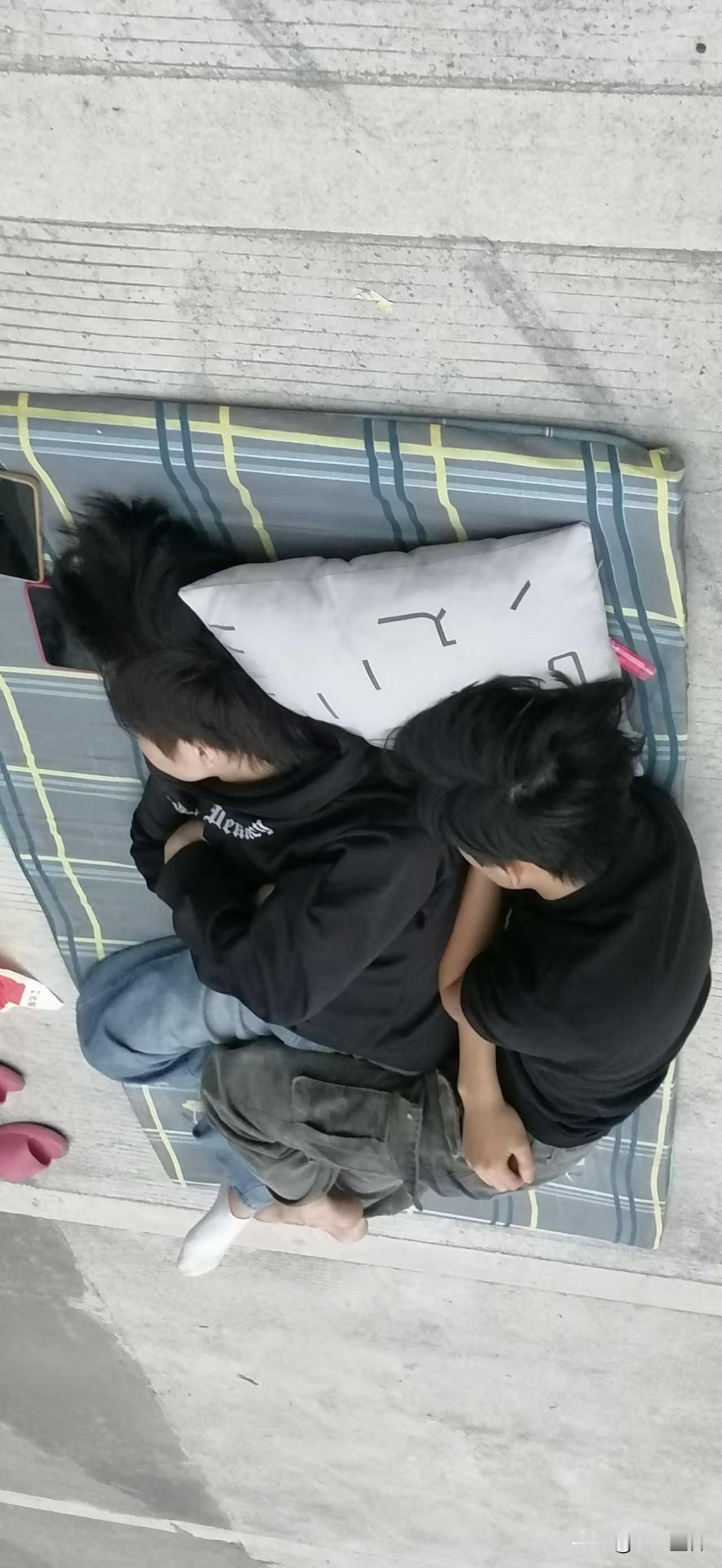 劳务派遣公司全是合法公司吗?劳务派遣公司给一塑胶厂送的临时工，就在亚辉龙对面，两