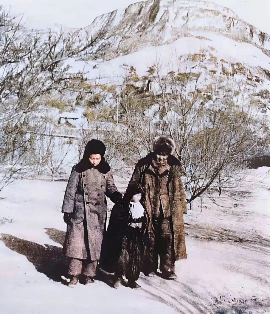 革命年代，陕北白雪皑皑，毛主席与他的家人 