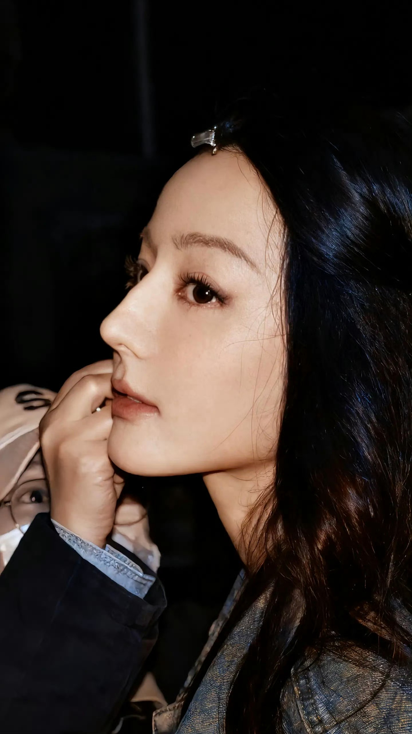 迪丽热巴剪到手那段播了我们聂九罗不仅能拿的了刀，还能理得了发，九罗宝宝全能ace