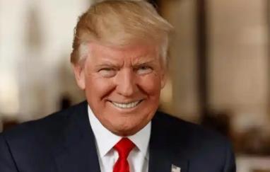 特朗普服软了？特朗普当着媒体的面宣布美国会跟伊朗在近期进行新一轮谈判，现在伊朗跟