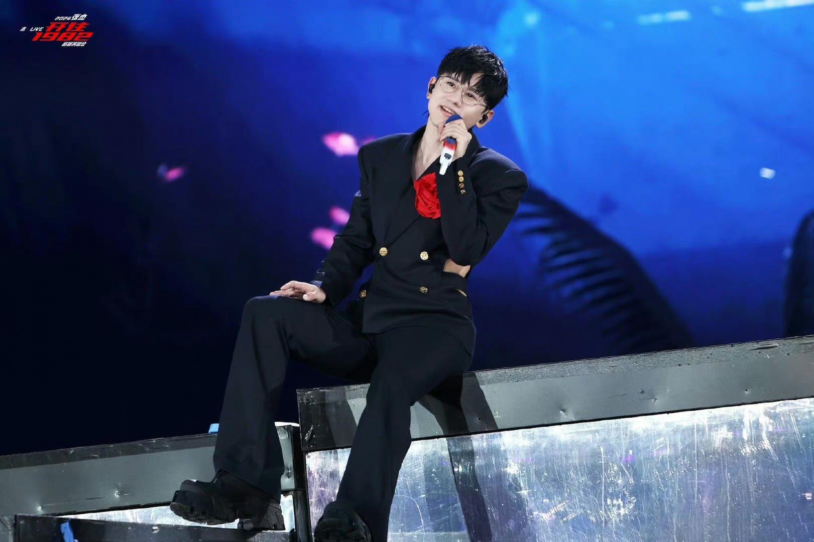 张杰穿这么好看是不是谈恋爱了 ​​​