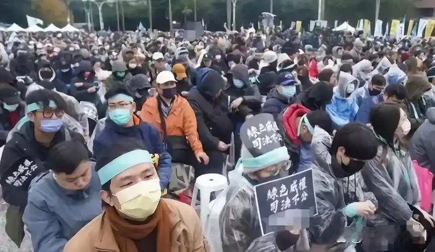 台岛蓝白党联合发布严正声明。
 
1月21日的地方立法机构审查会，成了当地政坛一