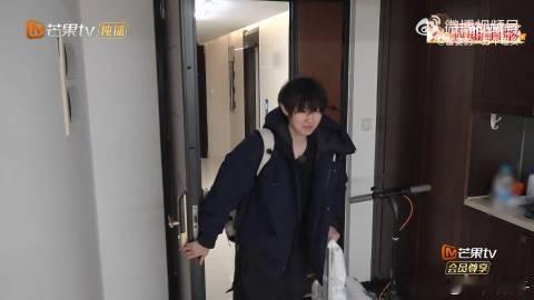 一诺首次公开AG超玩会宿舍我家那小子 笑不活了！一诺公开AG超玩会宿舍后，KPL