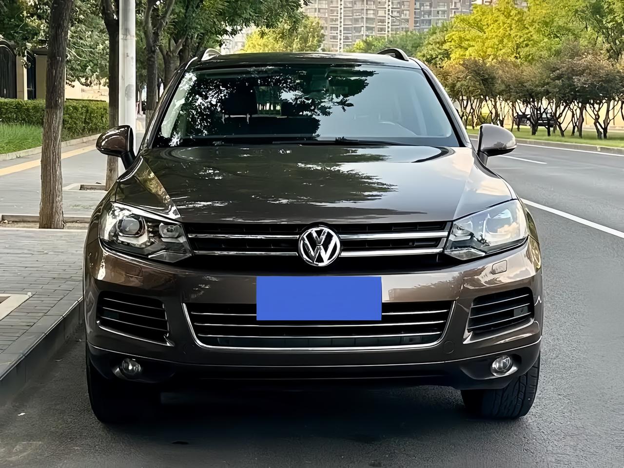 15—20万预算，想买二手途锐3.0T，我觉得它适合不需要车标撑场面的人。
途锐