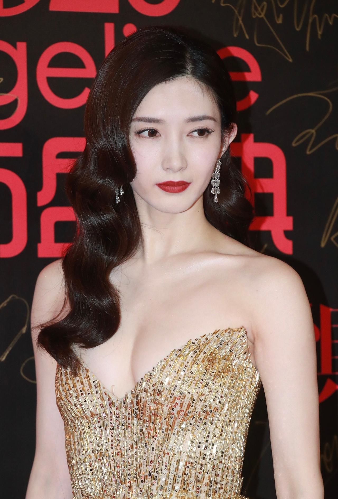 江疏影像被牛奶泡过一样 ​​​