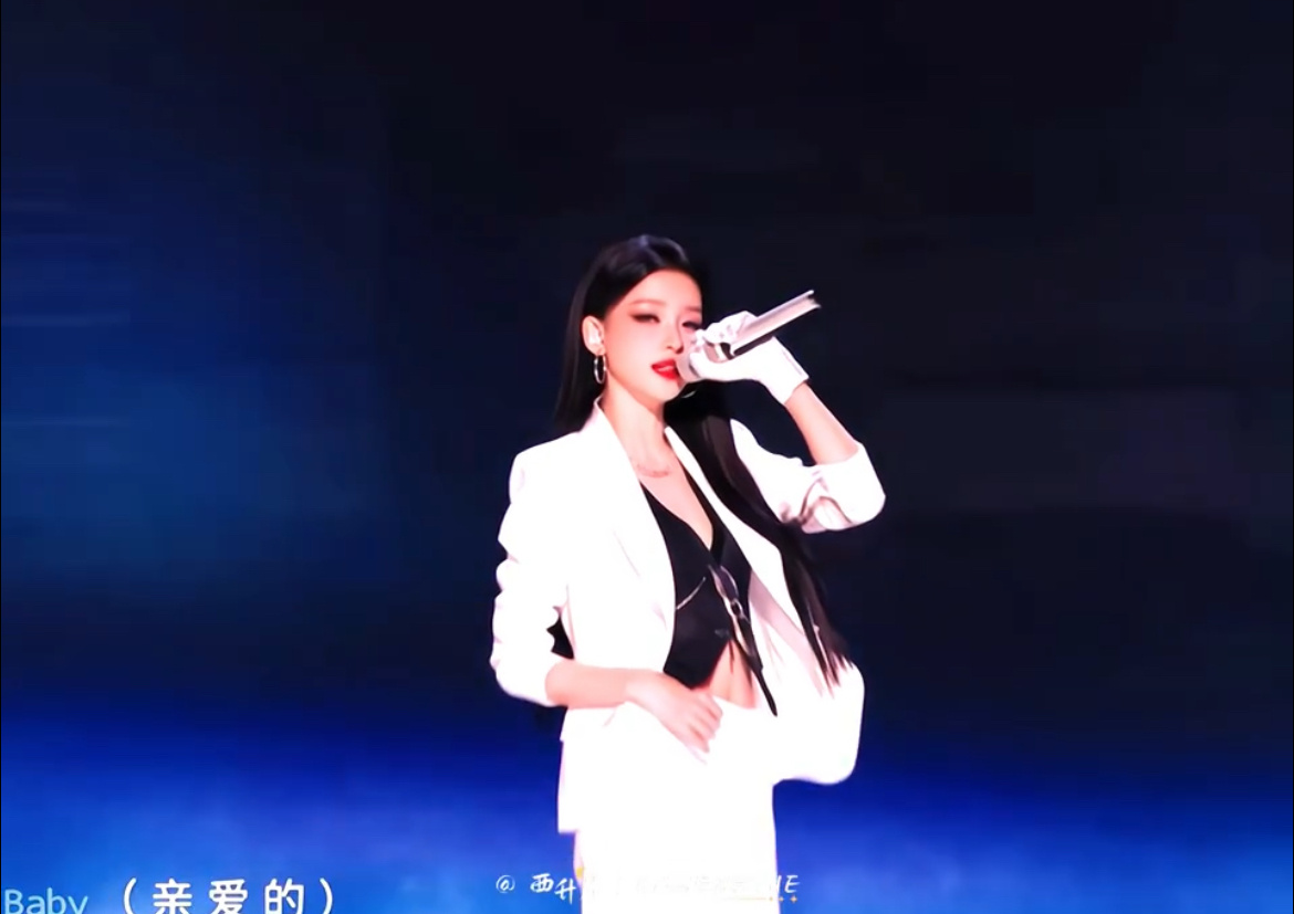 孙怡杀疯了孙怡开口定调舞台发言温柔又有力量，字字走心，短短几句话直接戳中所有人。