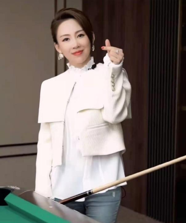 2021年，身价10亿、貌美如花的潘晓婷公开择偶标准。可是男生们一看，纷纷望而却