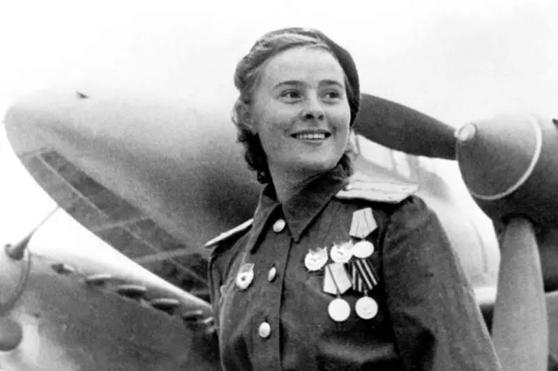 5岁学歌剧，却因革命走进化工厂；17岁嫁人，却在蓝天找到一生使命——这就是马林娜