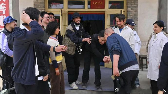 爱奇艺领导探班杨紫生命树爱奇艺的领导们探班生命树 速看！爱奇艺领导暖心探班，为杨