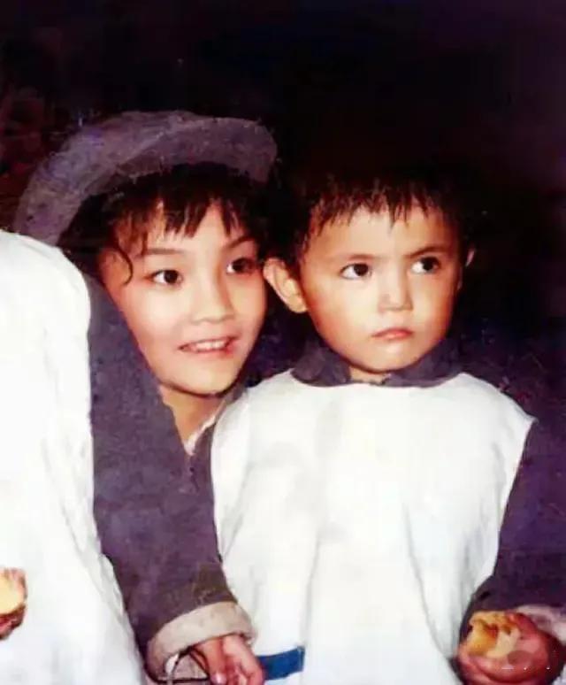 很喜欢那个时候的马晓晴。
11岁的她饰演电影《啊 摇篮》里14岁的小湘竹，一个认