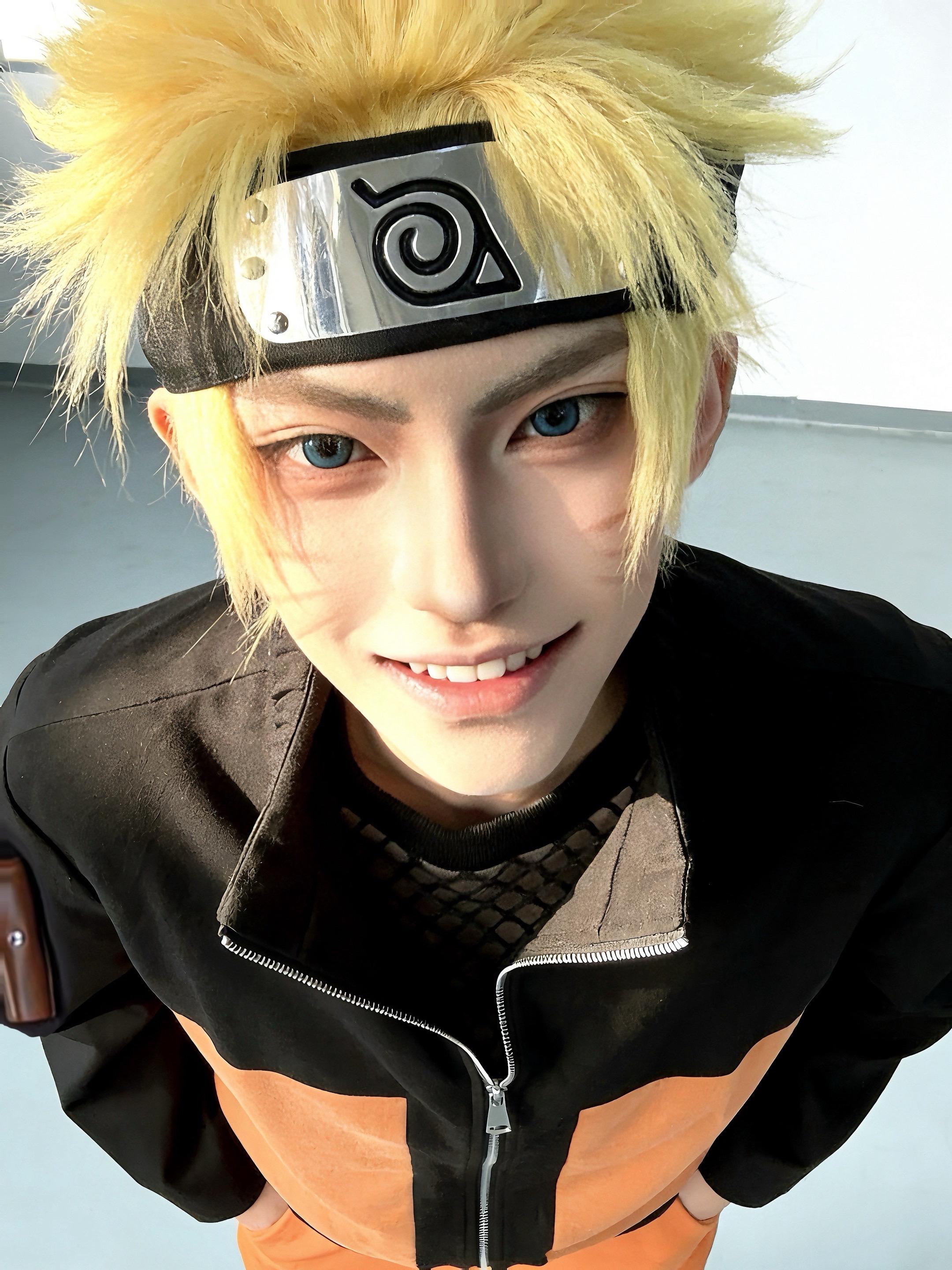 一只毛茸茸小狗。