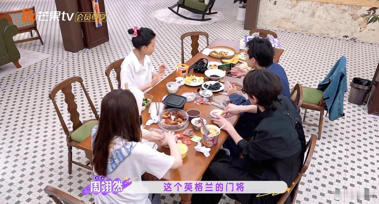 李小冉喜欢英格兰随王濛，这段对话太有梗，李小冉喜欢英格兰，原来是跟着王濛一起入坑