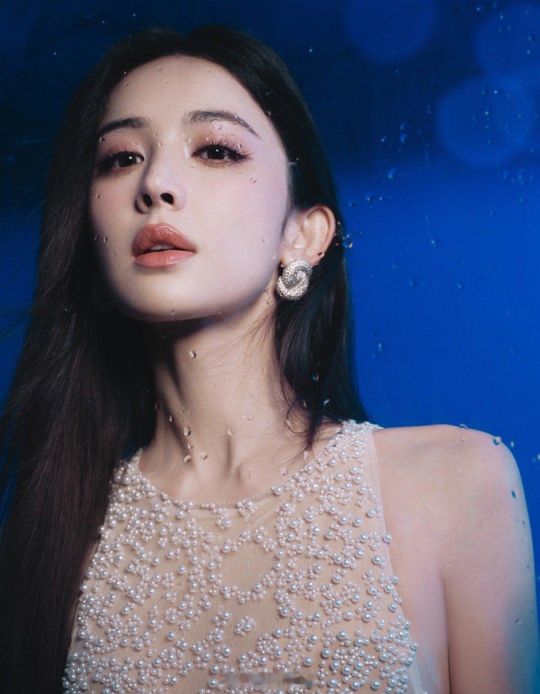 古力娜扎[色][心][心][舔屏][舔屏][爱慕][舔屏][舔屏][色] ​​​