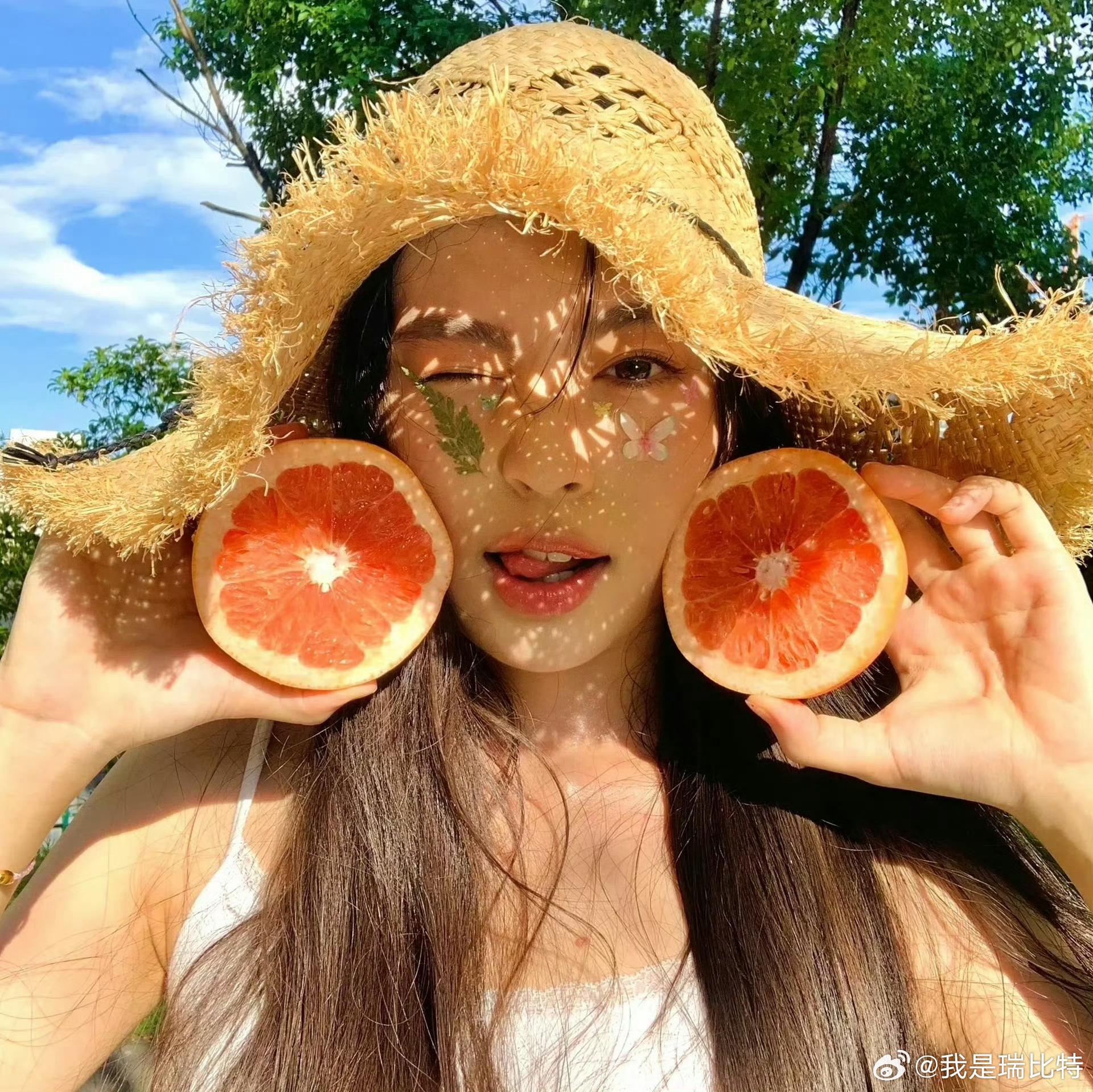 原局有正印星贴身的帅哥美女，会呈现出秩序感很强 很会照顾自己的氛围，你的高颜值是
