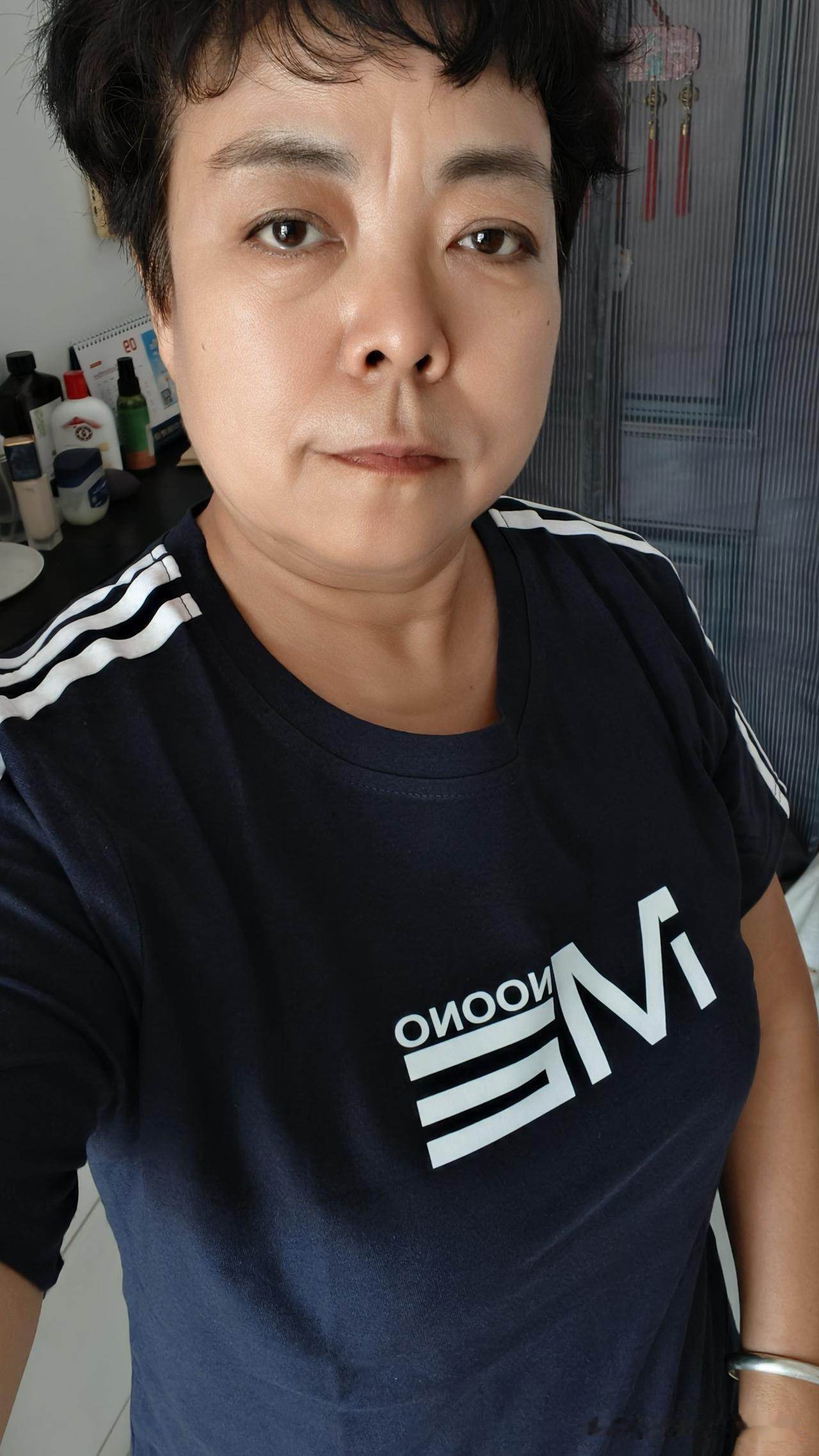 花12.9元入手了一件含95%棉的短袖，反季淘货真的太值当了。

前几天随手刷到