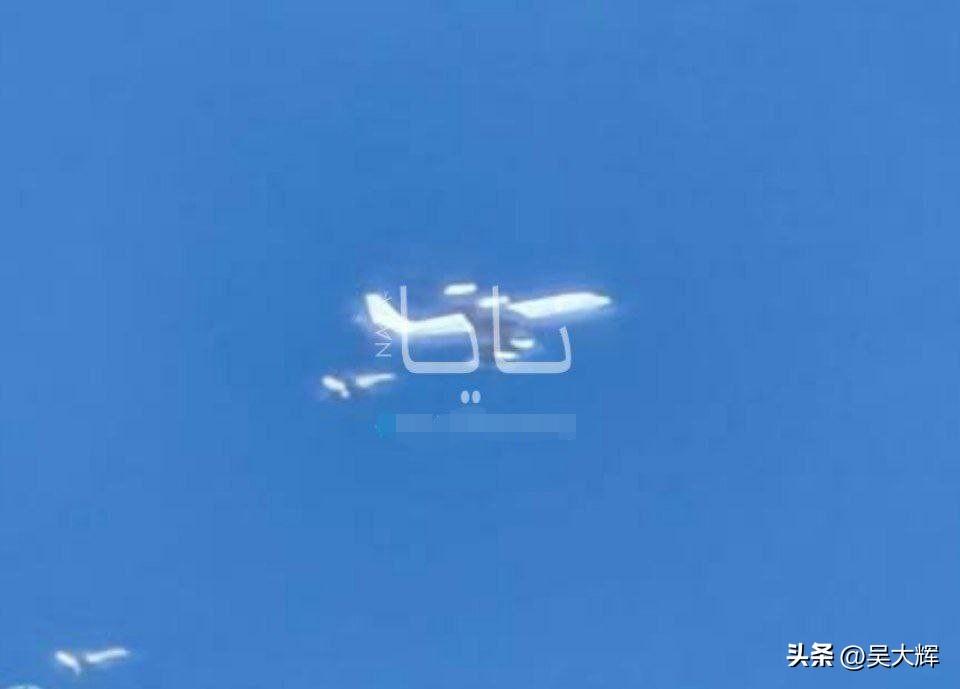 以色列空军F-16战斗机在叙利亚领空为打击伊朗的行动进行空中加油。