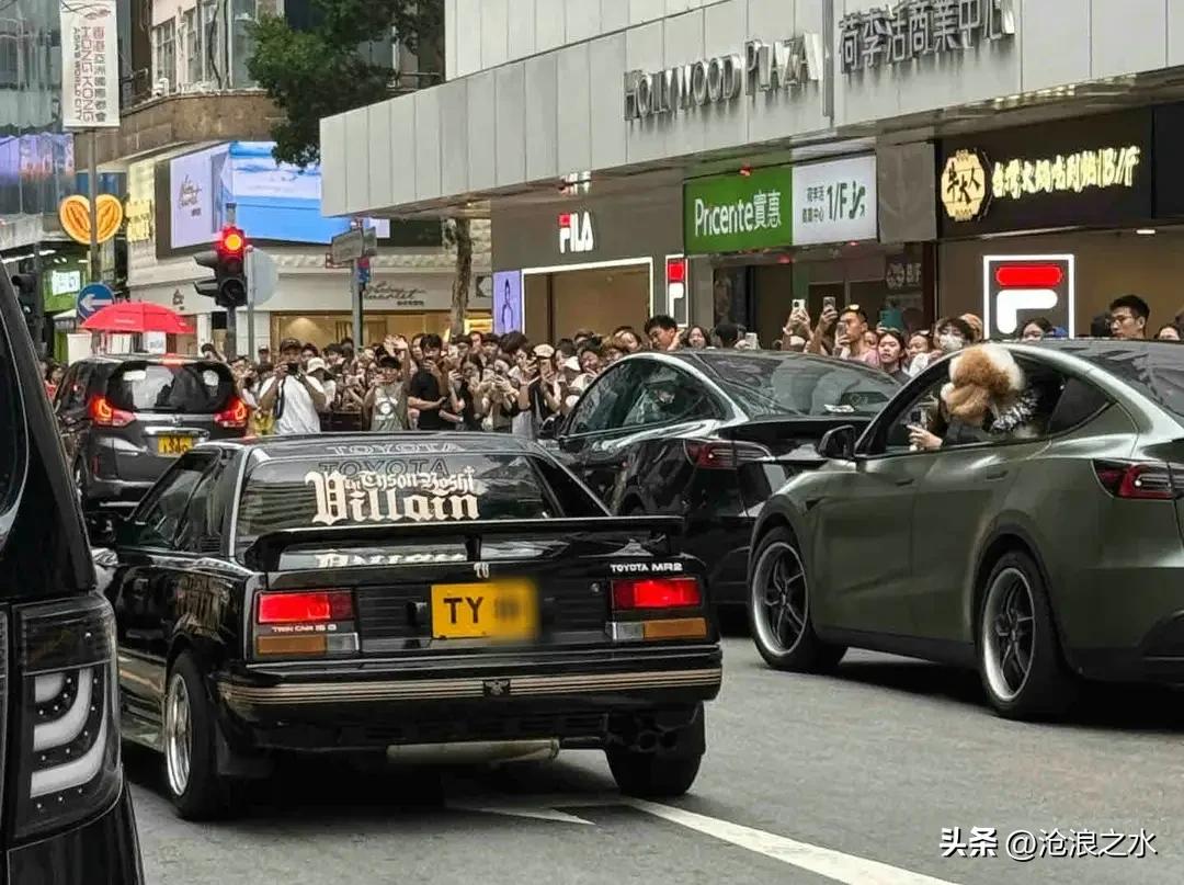 为什么香港满街都是几十年的老车？很多去过香港的人都很好奇，香港明明是世界级繁华大