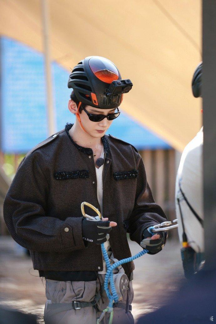 白敬亭才是真正的难哄 出发团打手游戏名场面！白敬亭连败被全员拿捏，收官局冰哥放水