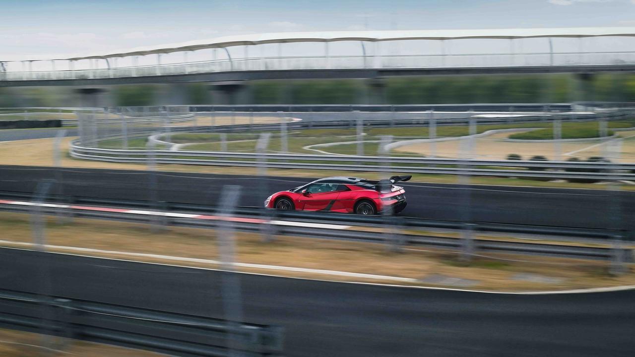 小鱼在郑州发现一个超级硬核又好玩的新地标——比亚迪全地形赛车场！这可不是普通赛车