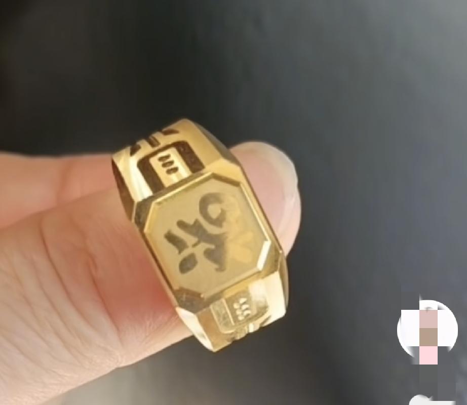 爷爷说他的金戒指是要留给长孙的，大儿子说他儿子是长孙，只有长子生的儿子才叫长孙，