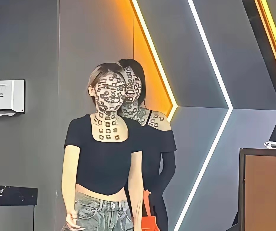 第一眼看到，还以为是纹身，原来是输球输的。 