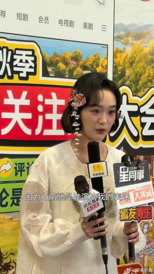 何泓姗说和吴谨言二搭像回娘家何泓姗吴谨言二搭家属感长久积攒下来的默契无需多言，对