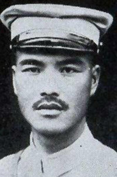 1939年他在深县杀了400名八路军战士，10年后坐进一辆“去见叶剑英”的轿车，