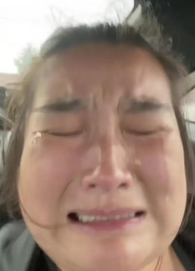 满洲里被虐待致死3岁女童的生父田胜龙一贯游手好闲，不务正业，犯有两次前科。

2