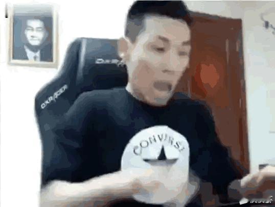 77连着4个失误，爆炸嘞。湖人