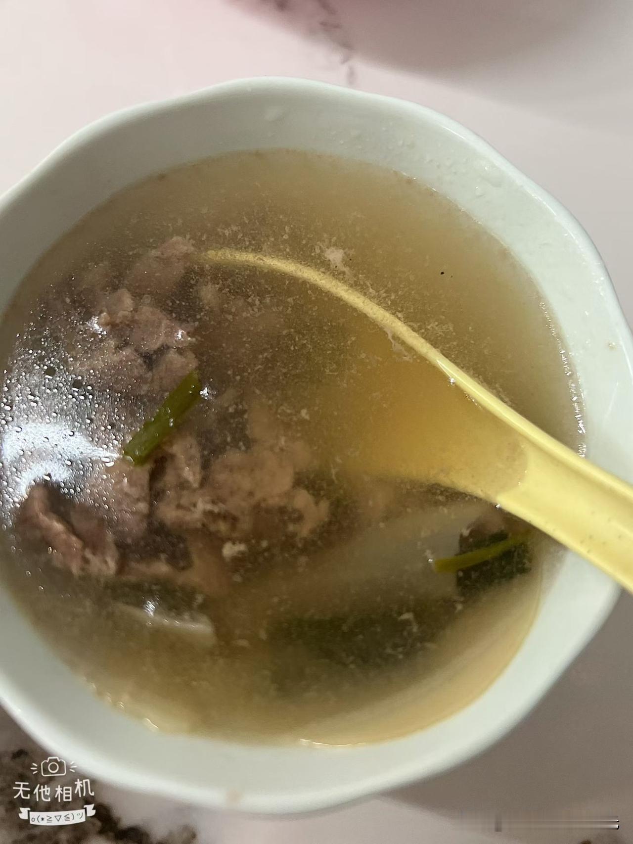 今天陪家人简单吃个饭，家常菜好吃又简单！今天吃的很专心 今晚周末的晚餐 下厨更从
