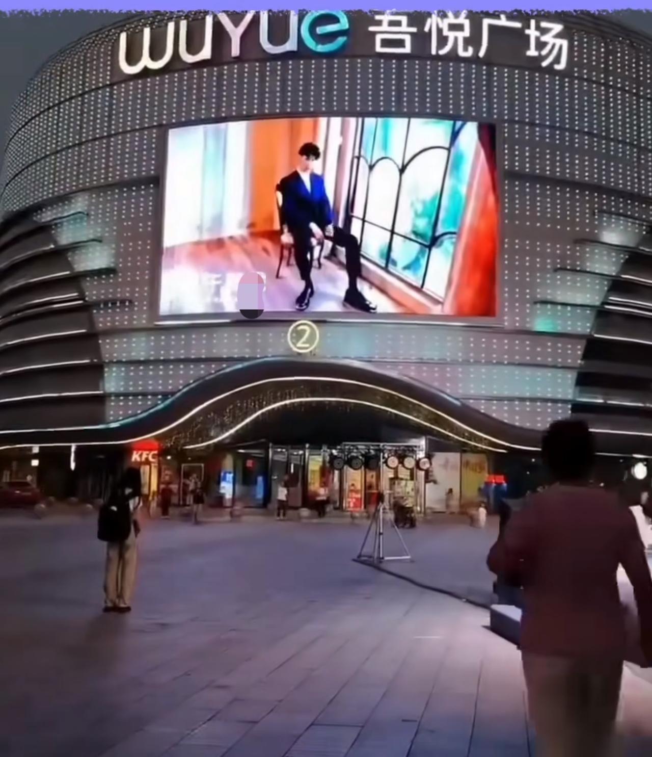 吾悦广场接下来肯定会迎来大批的客流量，

不是因为商场营销有多么的出彩，

也不