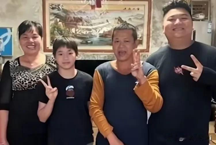 全红婵的父母说，有人一说我们是蹭女儿的流量，我是他父亲，她是我女儿，在一起吃饭，