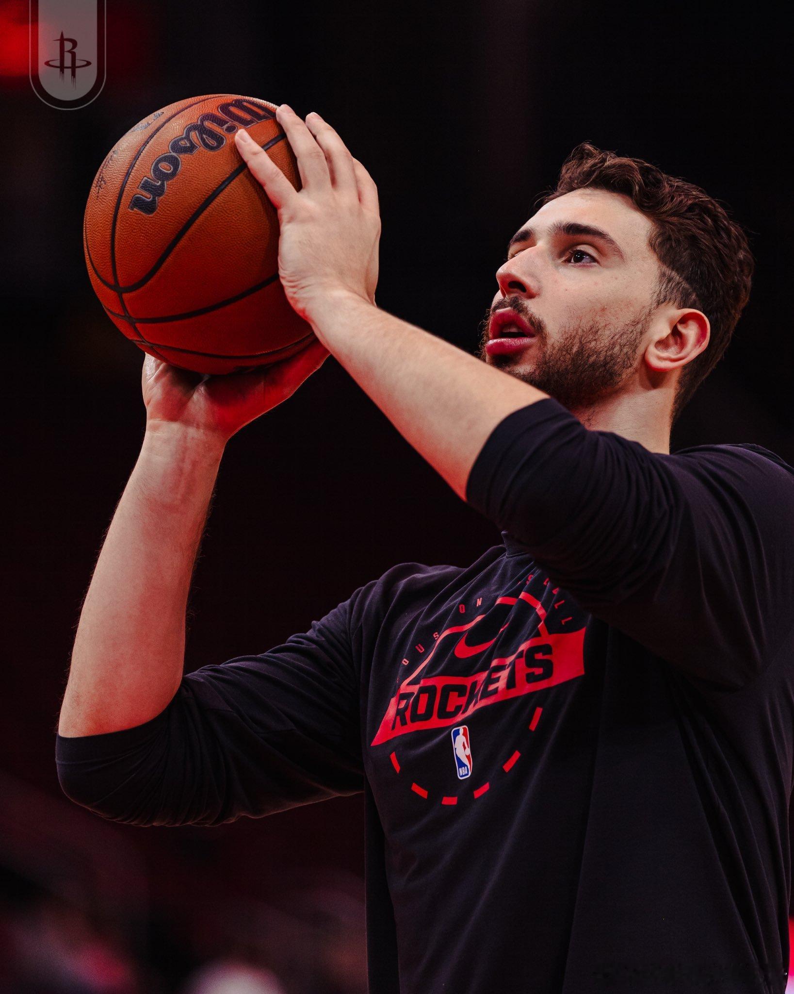 第一节火箭29-22快船！阿门8分，小贾10分。快船vs火箭