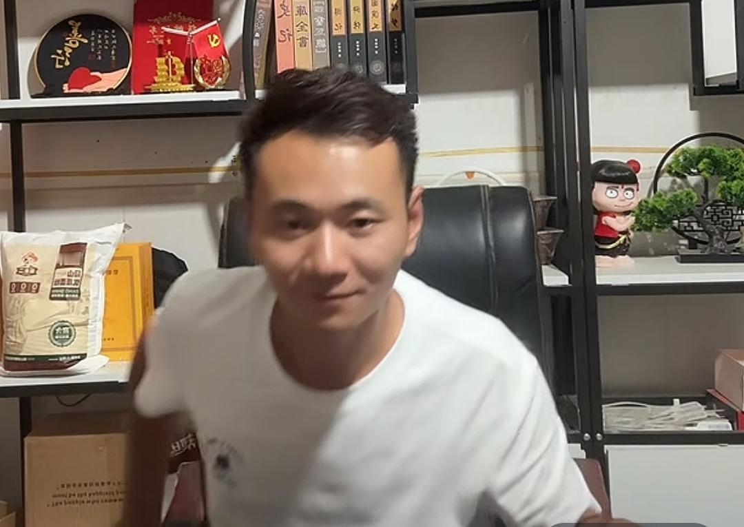 彻底绷不住！厉怀远直播首度失控落泪反驳！忍了大半年，终于不再沉默！
 
关注厉怀