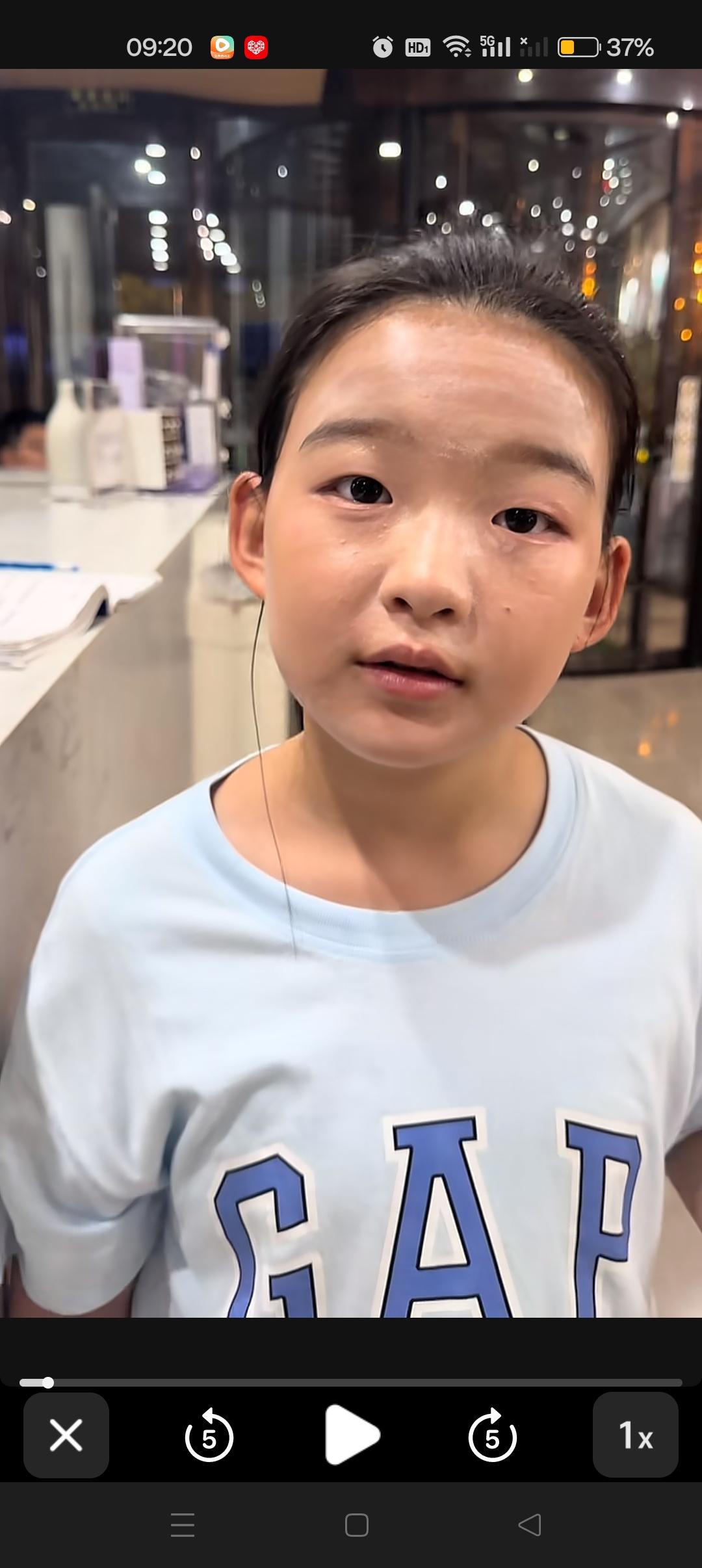 浩男小妹， 出去旅游都晒黑几度！😂她说: “我记得我不是非洲人啊”哈哈哈哈，小