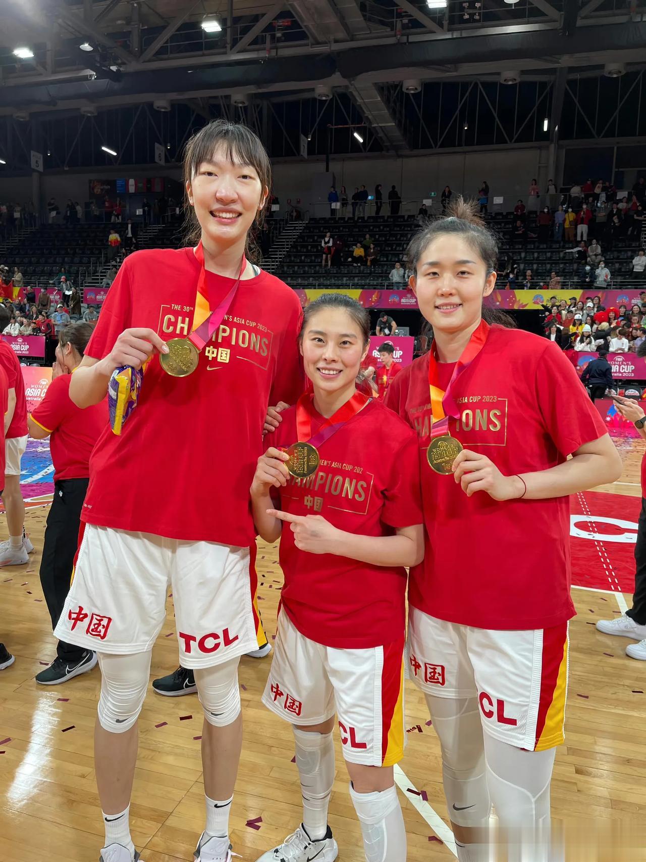 李梦哭了！韩旭哭了！中国女篮横扫日本女篮亚洲杯夺冠，这一路太不容易了。

赛前黄