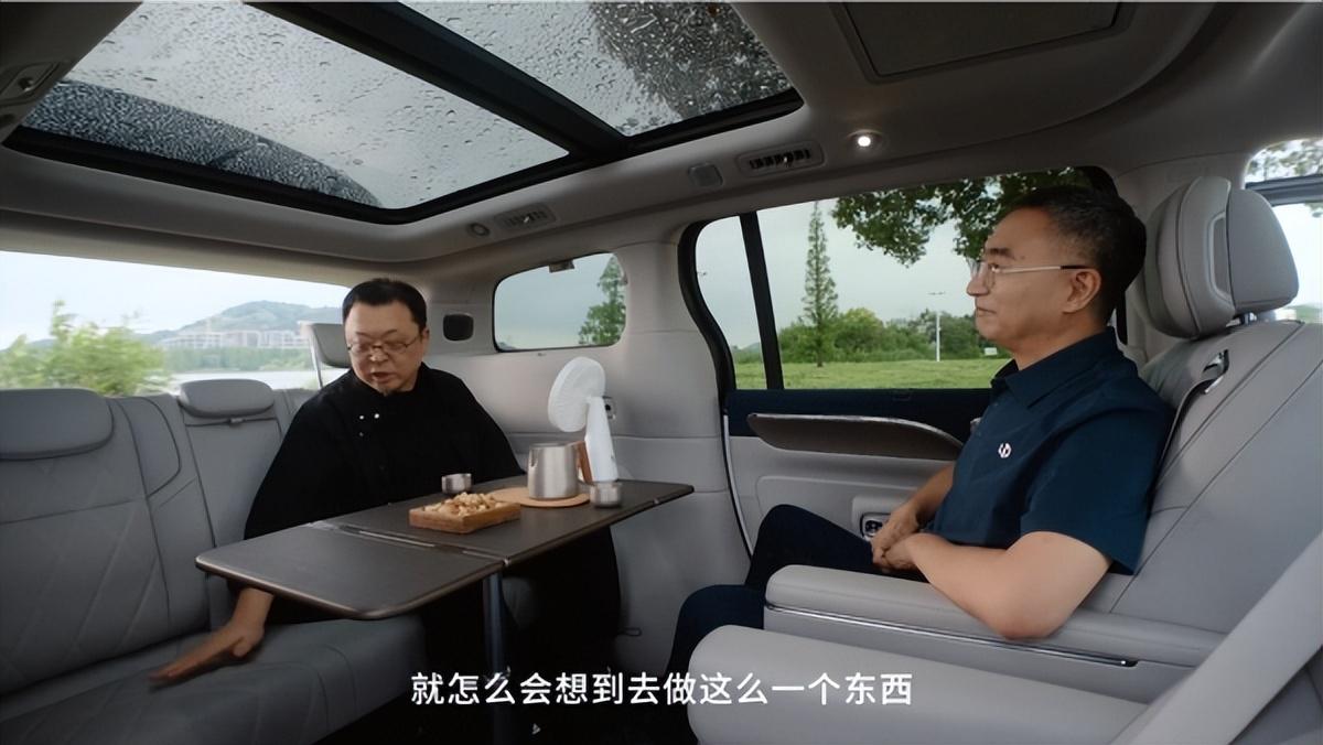 邂逅零跑 D99，温柔适配全家出行时光
家里的老 SUV，早已跟不上二胎家庭的出
