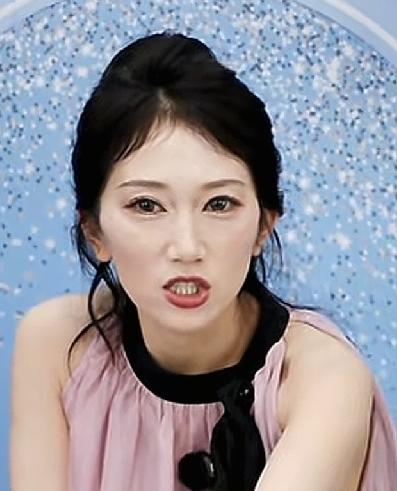 终于知道林丽为什么时隔这么才开始带货！
这次直播林丽娘家妈上大分了

林丽今天忙