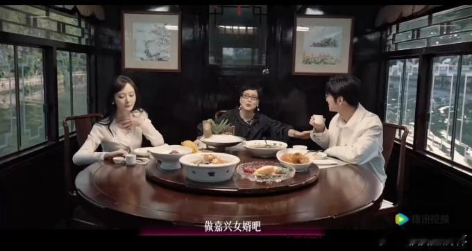 塔塔妈妈很满意bkbk第一次见家长就把丈母娘感动哭了 塔塔妈妈看见bk送的羊毛毡
