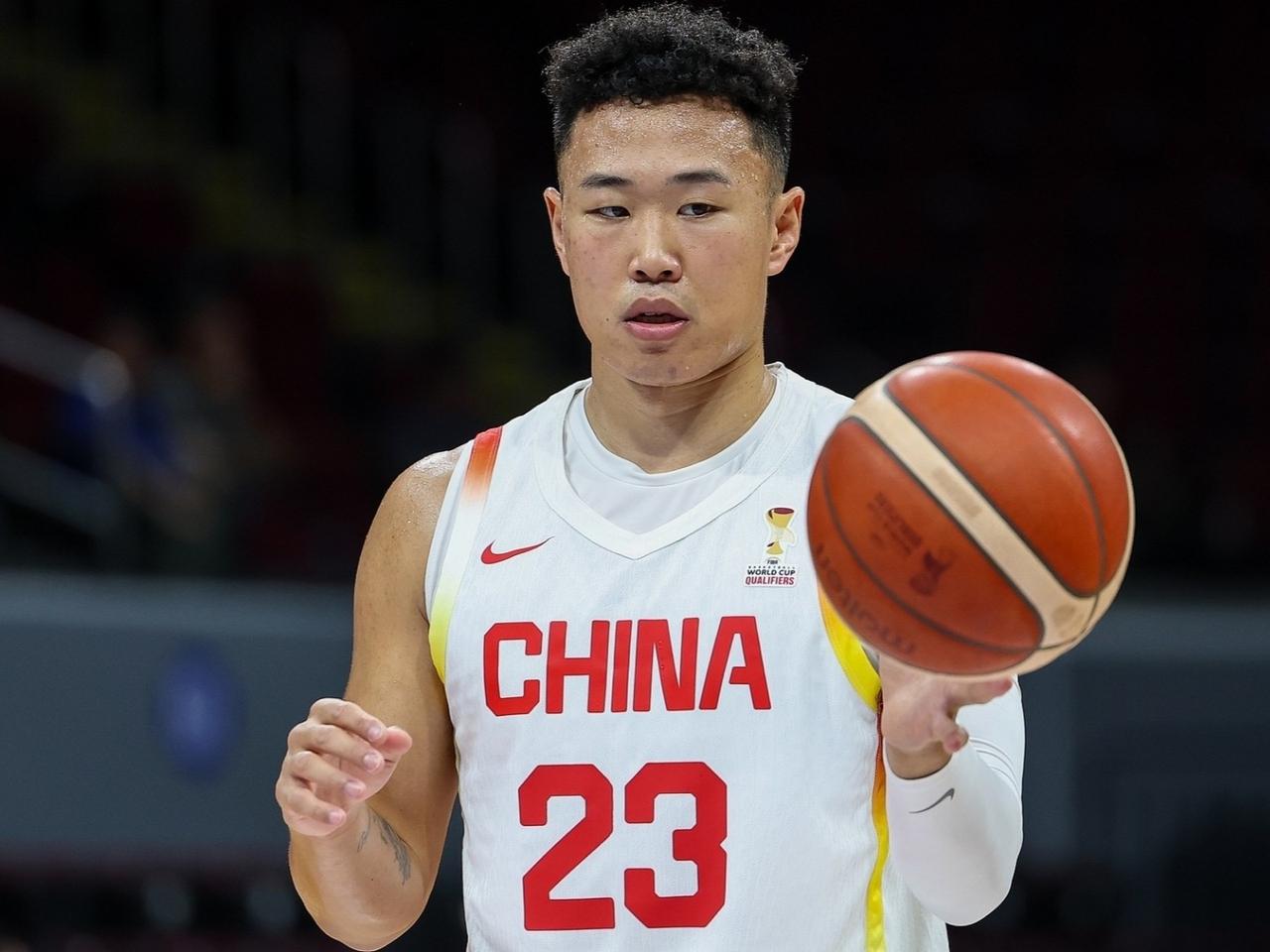 CBA最新消息：据知名篮球自媒体人球圈赵探长报道：贺希宁今年夏天为国家队出战要告