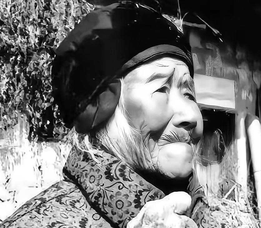 1928年，18岁的池煜华和小自己三岁的丈夫，在江西兴国县圆了房，新婚才两天，丈