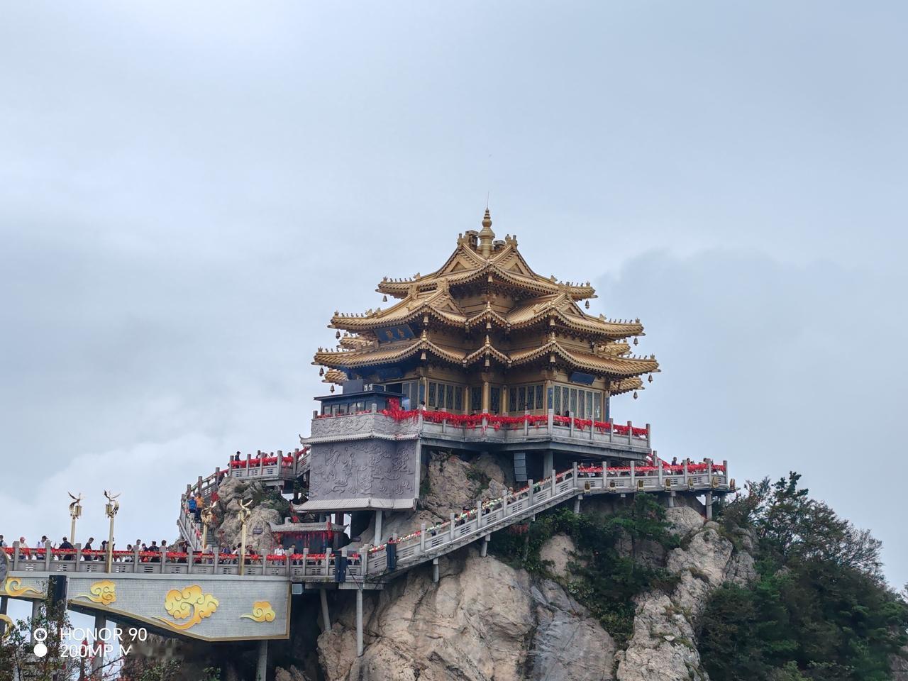 老君山之行，一场云和雾的约会！
峰林索道临时停运，改乘中灵索道转金顶索道上山，直