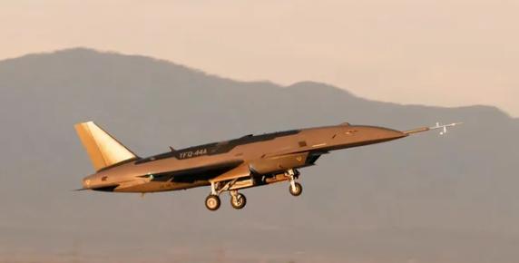 美军YFQ-44A量产，别被“突破”表象骗了！本质是急补短板，中国无人空战早已领