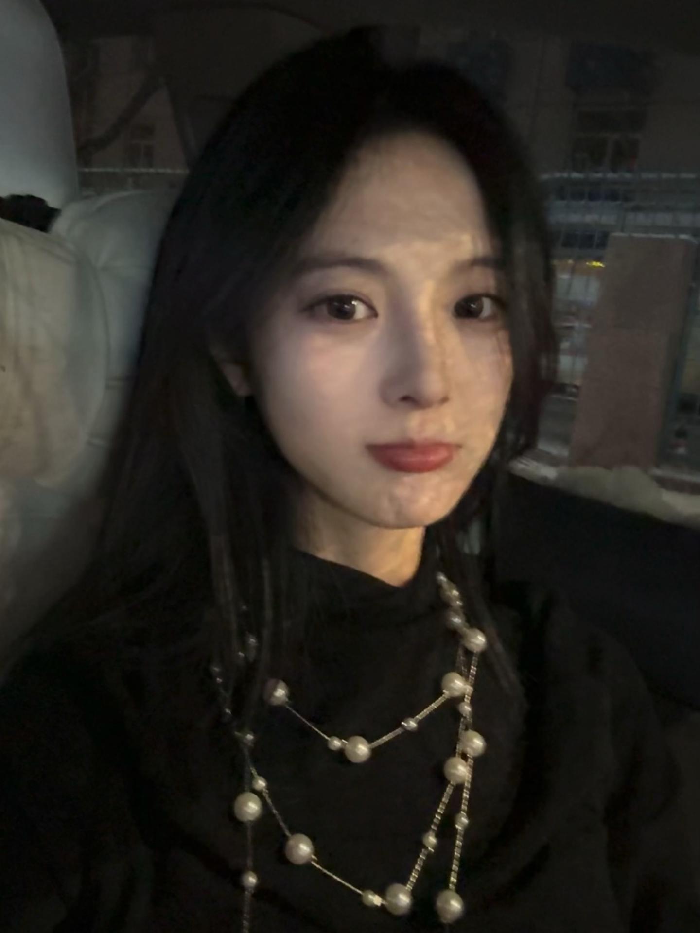 早说你喜欢清纯的我洗把脸就出门了。