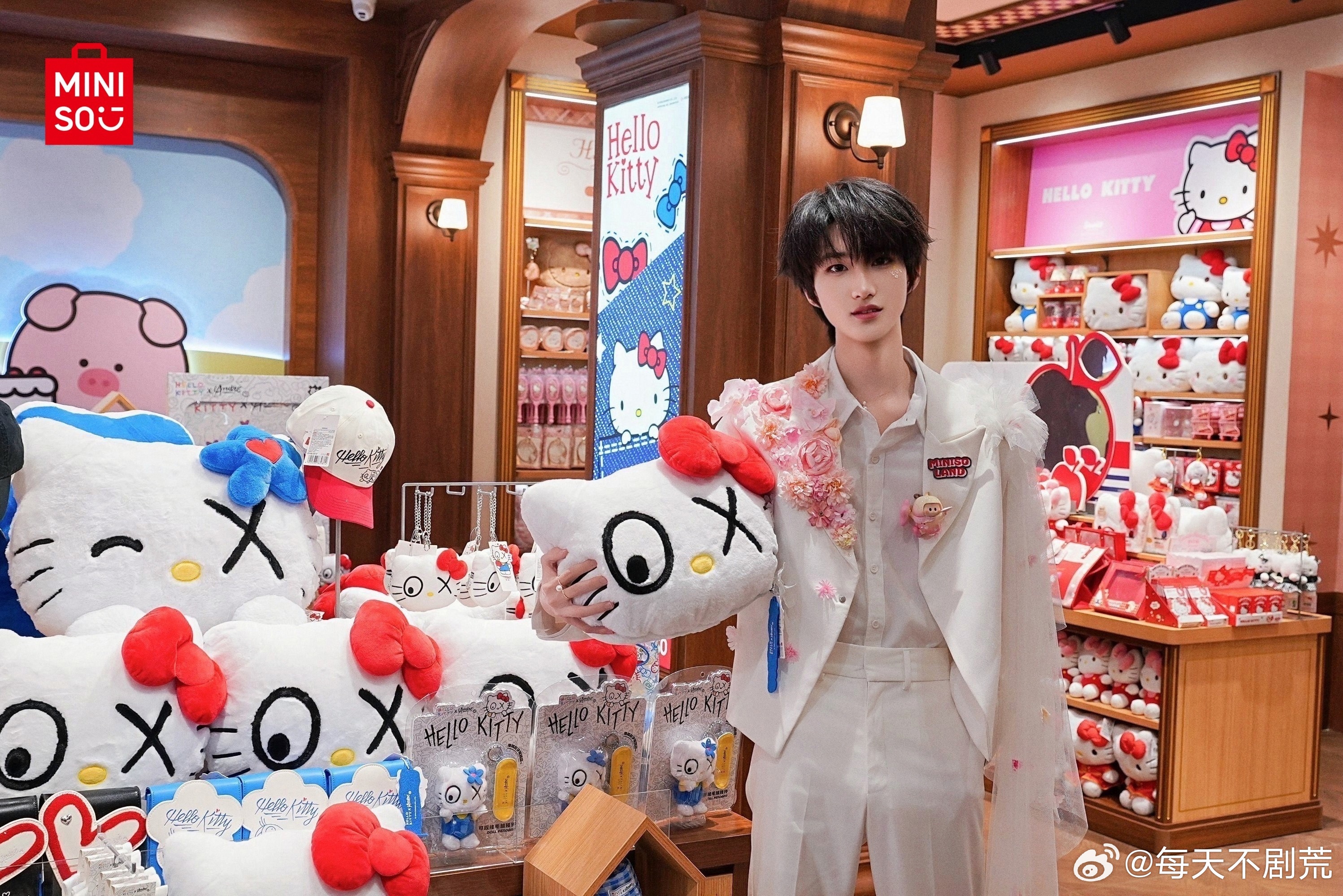 全深圳都在偶遇春日版黄朔 别问了！我现在就冲 minisoland，就为了偶遇春