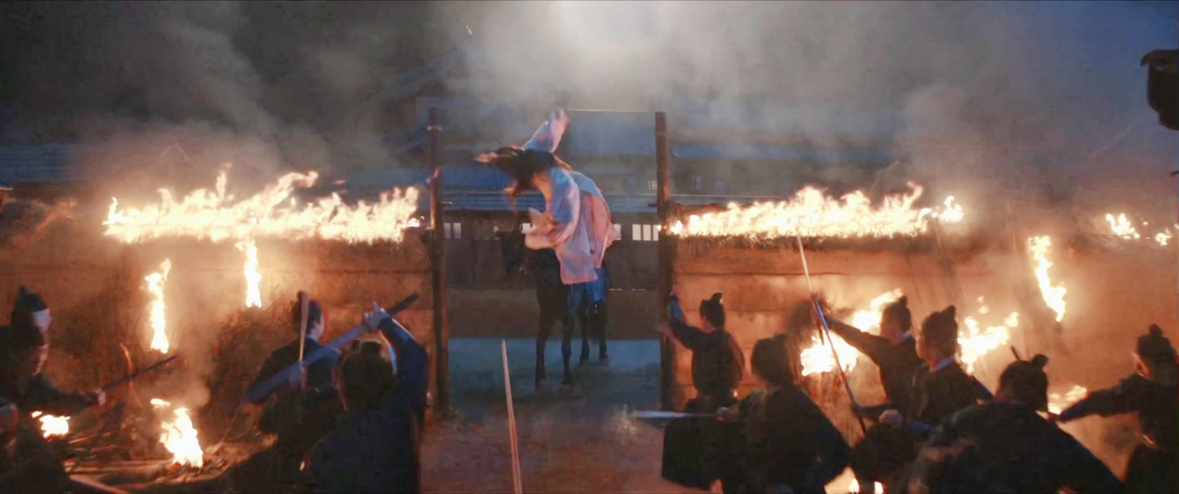 谢淮安不会武功，之所以能撑杆跳的这么强，是因为他撑了七年的船守护妹妹，长安二十四