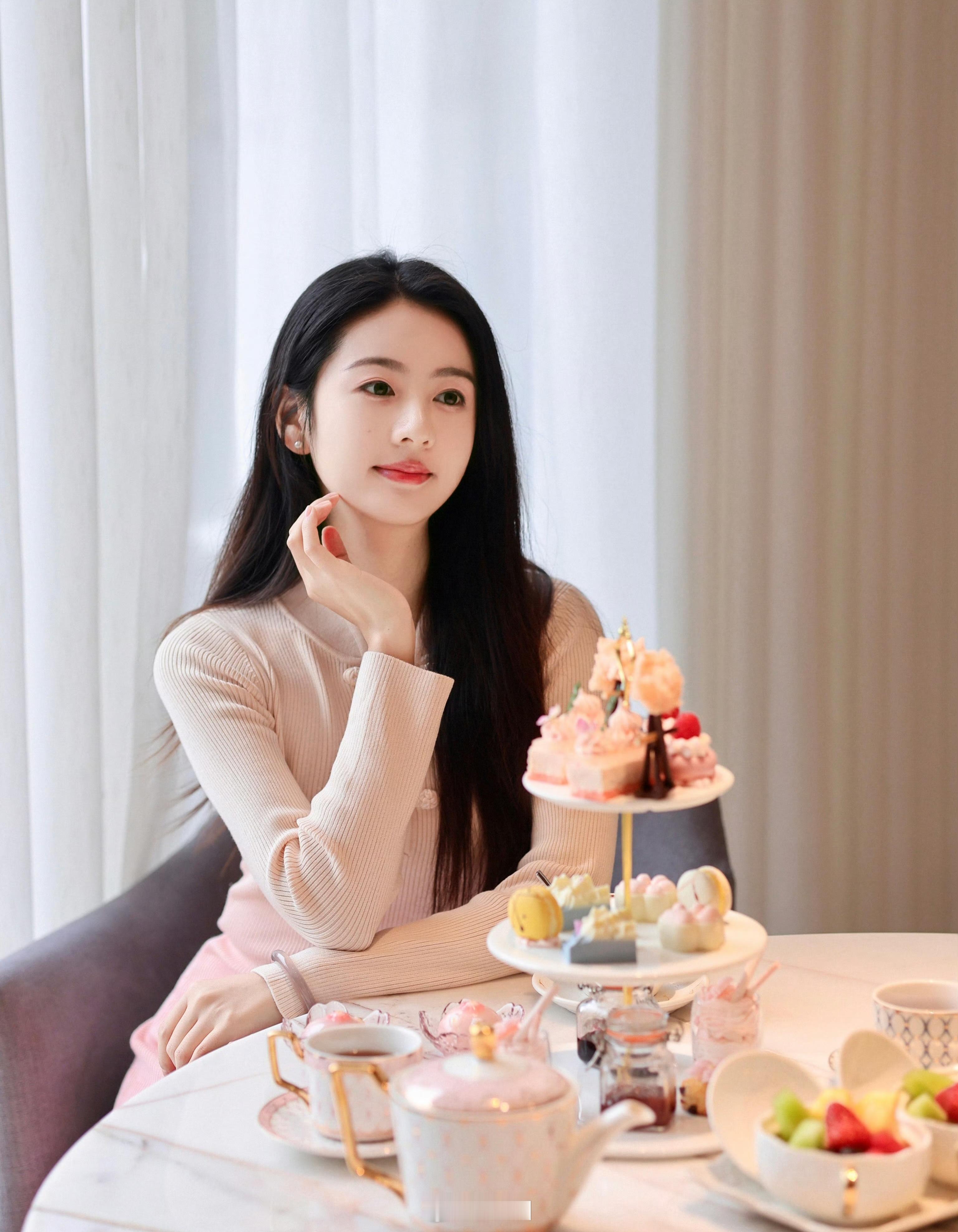 小姐姐的下午茶也太丰盛了 ​​​